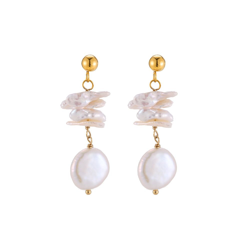 Flower pearl earrings