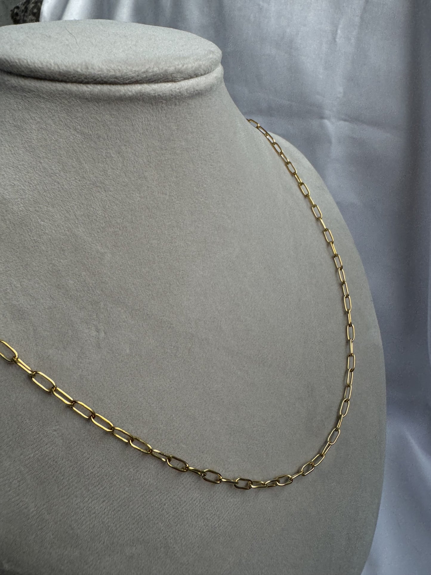 Thin chain necklace