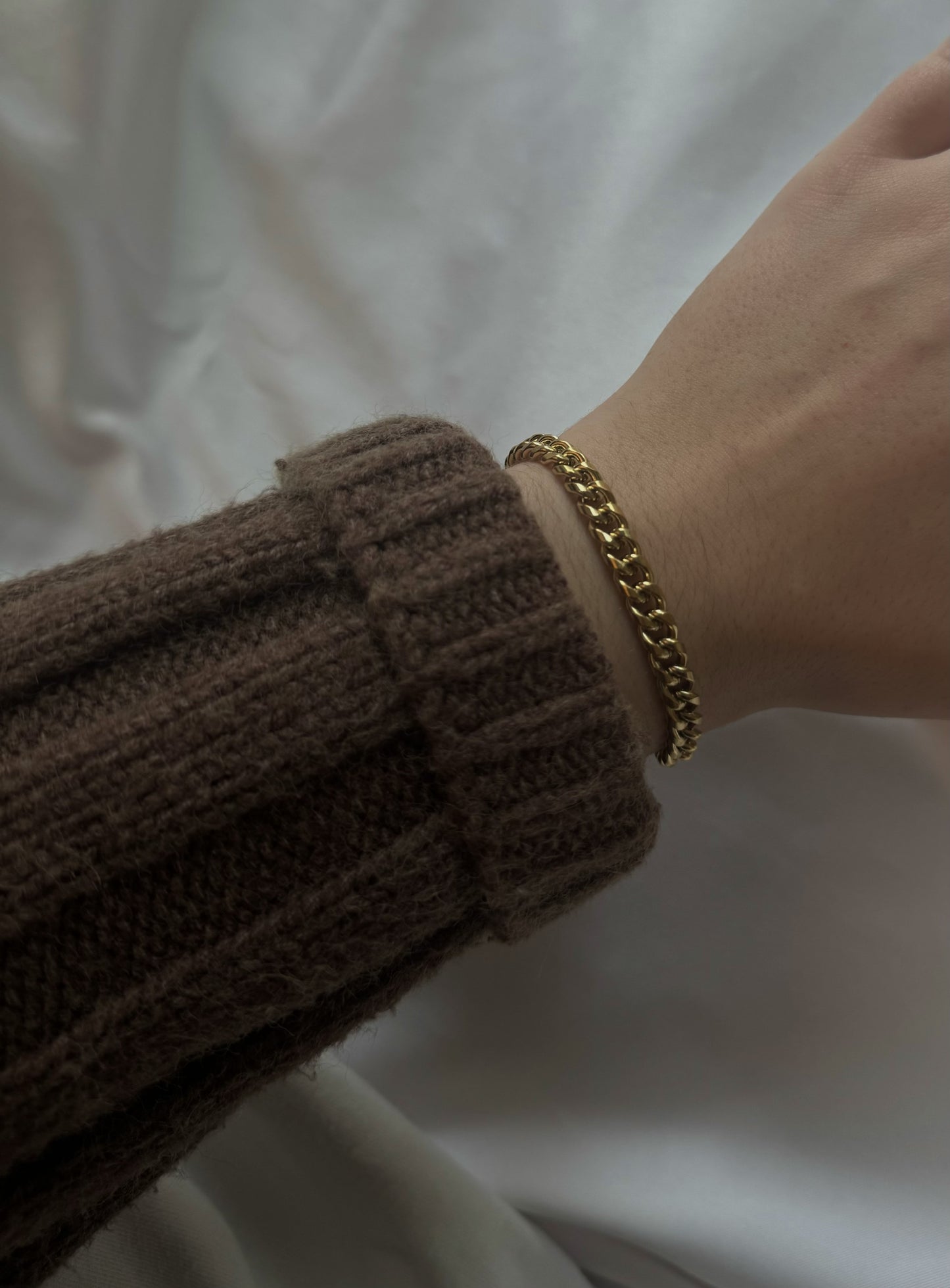 Gold chain bracelet